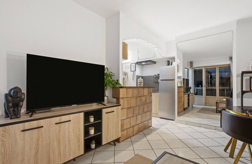 Frejus Plage Apartment | Apartment 'Provence' with Balcony, Wi-Fi and Air Conditioning