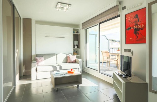 Pointe Croisette Apartment | Apartment Secret Garden by Interhome