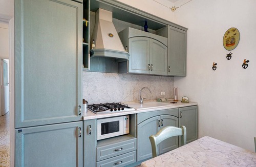 Schiazzano Apartment | Apartment 'Sguardo Sul Golfo' with Sea View, Wi-Fi and Air Conditioning