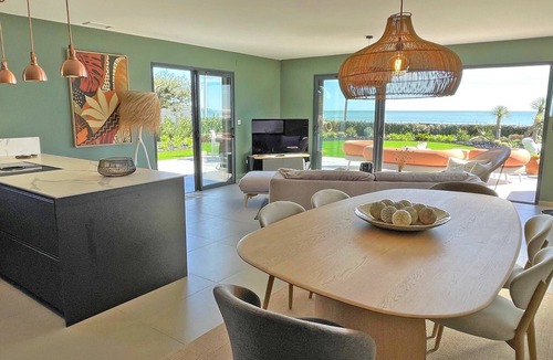 La Nartelle Apartment | Apartment T4 - 6 people - Sea view - Air conditioning - Wifi - Facing the beach - Sainte Maxime