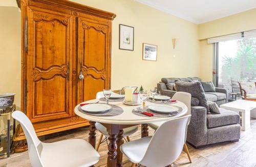 La Madeleine Apartment | Apartment Terrasses de la Baie des Anges by Interhome