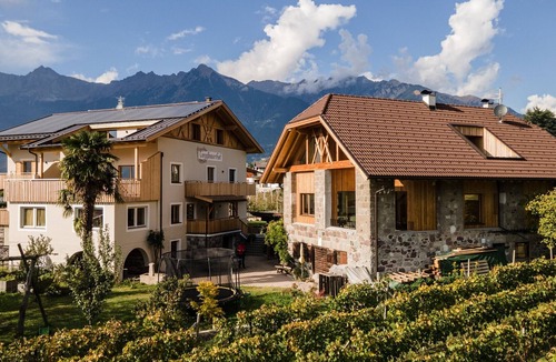 Merano Apartment | Apartment 'Torgglbauer 1' with Mountain View, Pool, Terrace & Wi-Fi