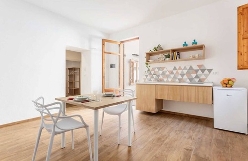 Palermo Apartment | Apartment 'Travel Rooms-Arenella Piano Terra 2' with Mountain View, Wi-Fi and Air Conditioning