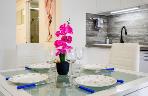 Saint-Jacques Apartment | Apartment 'Villa De Jean-henri' with Private Terrace, Wi-Fi and Air Conditioning