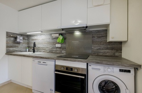 Saint-Jacques Apartment | Apartment 'Villa De Jean-henri' with Private Terrace, Wi-Fi and Air Conditioning