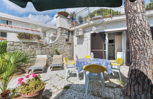 Marina di Campo Apartment | Apartment "Villa Fantagali 504" close to the Beach with Sea View, Garden & Wi-Fi