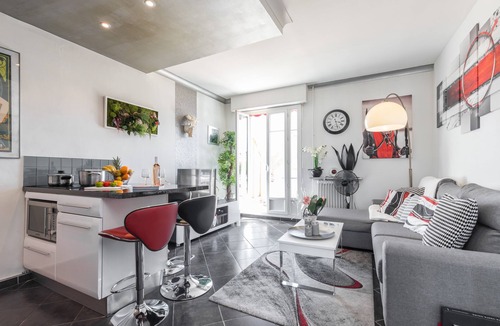Mantega Apartment | APARTMENT WITH 2 TERRACES, BRIGHT, CENTRAL, AIR CONDITIONING, ELEVATOR, WIFI