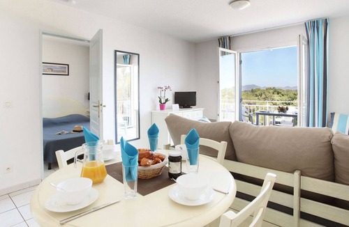 Frejus Apartment | Apartment with a dishwasher, beach at 2.5 km.