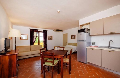 Piombino Apartment | Apartment with balcony in Poggio all'Agnello