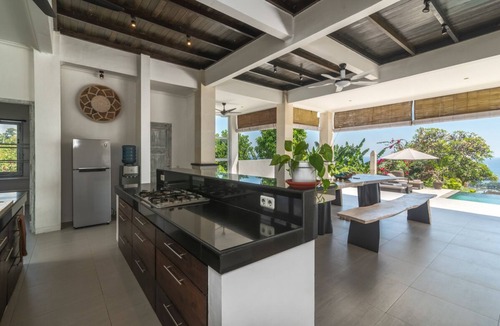 Temukus Apartment | Apartment With Sea & Rice Field View