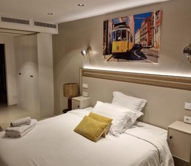 Saint-Tropez City Centre Apartment | Appart deux suites st tropez