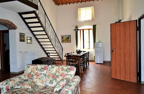 Serravalle Pistoiese House | Appartamento Clarabella A: A characteristic and welcoming two-story apartment that is part of a villa built on a hillside, surrounded by meadows and woods, with Free WI-FI.