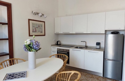 Cavo Apartment | Appartamento con Terrazza Vista Mare , Aria Condizionata Accesso al Mare