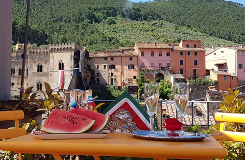 Buti Apartment | Appartamento VALLE VERDE con ampia terrazza sul tetto tra verdi colline toscane