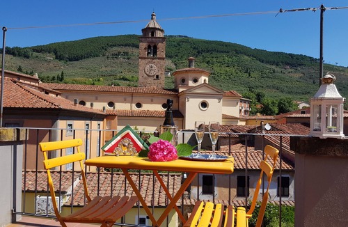 Buti Apartment | Appartamento VALLE VERDE con ampia terrazza sul tetto tra verdi colline toscane
