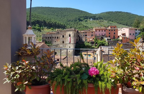 Buti Apartment | Appartamento VALLE VERDE con ampia terrazza sul tetto tra verdi colline toscane