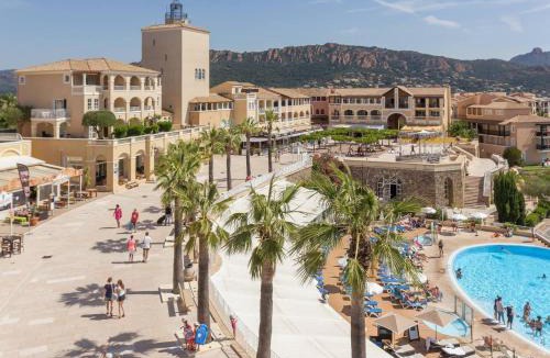 Cap Esterel Apartment | Appartement 2 pièces avec terrasse et vue mer, accès piscine et parking inclus - FR-1-504-677