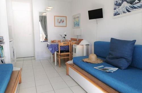 Cannes La Bocca Apartment | Appartement 2 pièces proche plage avec vue mer, clim, Wifi et piscines - FR-1-609-21