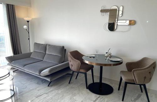 Saint-Laurent-du-Var Apartment | Appartement bord de mer avec piscine