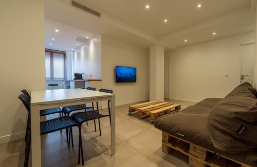 Liberation Apartment | Appartement Climatisé et Rénové