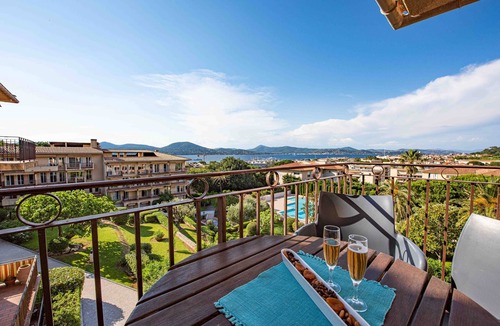 Saint-Tropez Apartment | Appartement en Duplex proche du village/walking distance from the village.