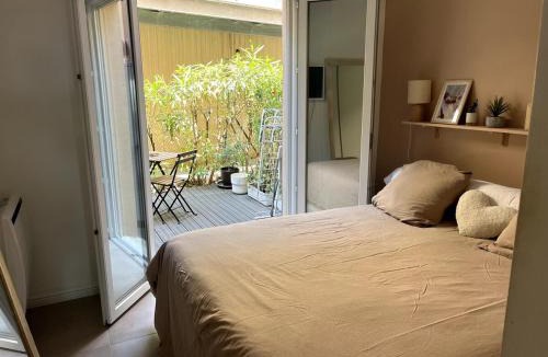 Saint-Laurent-du-Var Apartment | Appartement calme vue mer