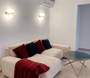 Villefranche-sur-Mer Apartment | Appartement de luxe climatisé, parking & 2 balcons