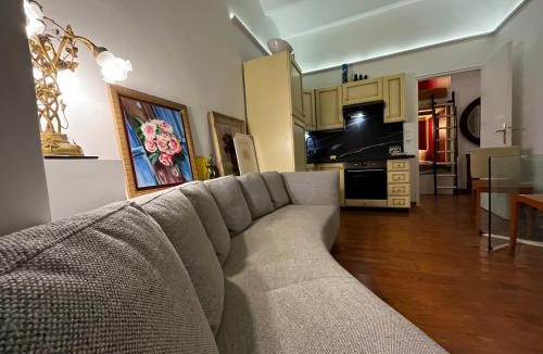 Menton Apartment | Appartement Ombragé 44m2 Riviera Palace Belle-Epoque, Restomod et Literie Prestige
