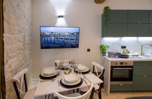 Antibes Old Town Condo | Appartement Rénové Vieille Ville Antibes
