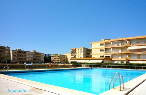 Mandelieu-La-Napoule Apartment | appartement très agréable centre Mandelieu très calme avec air conditionné et grande terrasse avec piscine