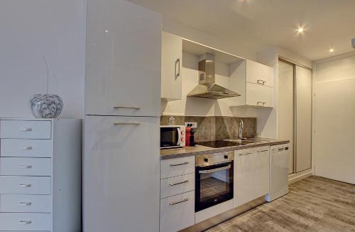 Juan-les-Pins Apartment | Appartement T2 bord de mer climatisé