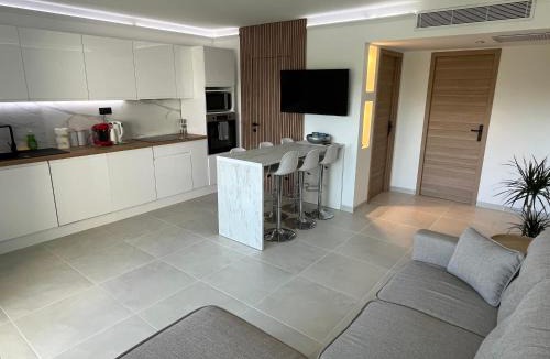 Bastide Giraud Apartment | Appartement vu mer et montagnes