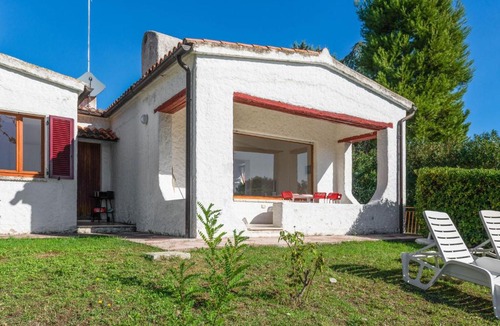 Villaggio Taunus House | Appealing Holiday Home with Garden Fireplace and Parking