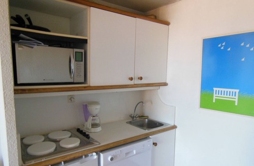 Theoule-Superieur Apartment | Apt F2 Magnificent enclosed landscaped area with sea and Estérel view, large swimming pool, ping po