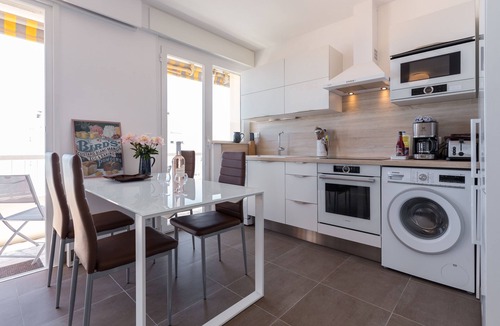 Cros-de-Cagnes Apartment | APT FRONT BEACH, TERRACE, ELEVATOR, AIR CONDITIONING, WIFI, FREE PRIVATE PARKING