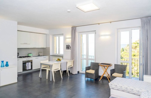 Masero Apartment | Apt Sciacchetrà - sea view balcony in the heart of Manarolan