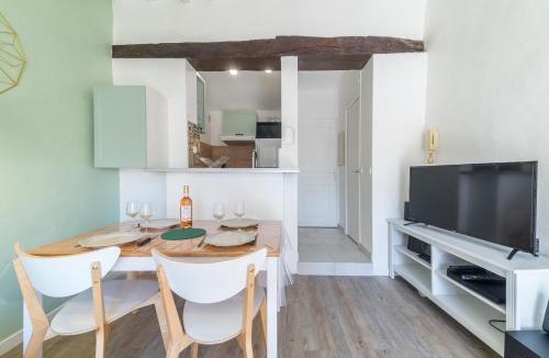 Grasse Apartment | Apt terrasse centre historique
