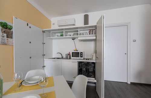 Stresa Apartment | Apt with terrace, balcony ,WiFi, A/C, in historic center of Stresa, just by lake
