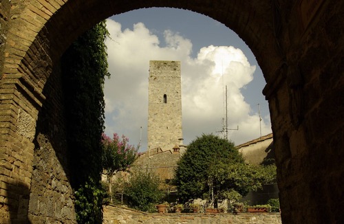 Aramo House | AramoVerdenTuscan house in the heart of green hills in a medieval village