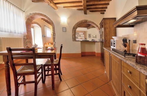 Loro Ciuffenna Apartment | "Archi" farmhouse apt for 2/4 persons, swimming pool, pvt garden, stunning view
