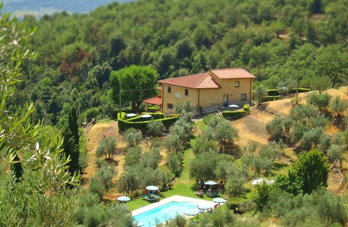 Loro Ciuffenna Apartment | "Archi" farmhouse apt for 2/4 persons, swimming pool, pvt garden, stunning view