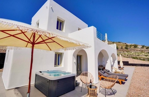 Pyrgos Apartment | Athelia Villa with private jacuzzi, in fabulous Pyrgos Kallistis