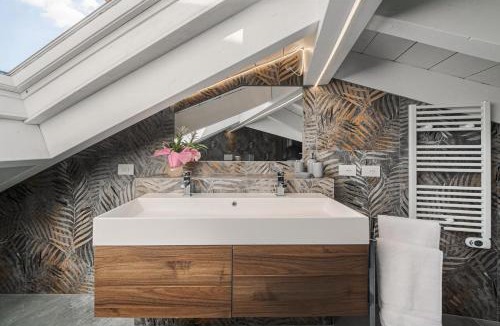 Monza Apartment | Attico Mansardato con terrazzo privato