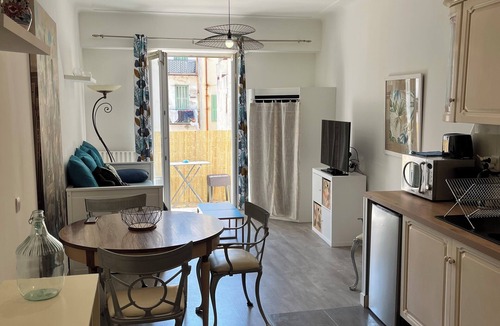 Lepante Quarter Apartment | ATYPICAL AND ORIGINAL APARTMENT (2 Kitchens. 1 Bathroom. 1 Shower room. 2 WC)