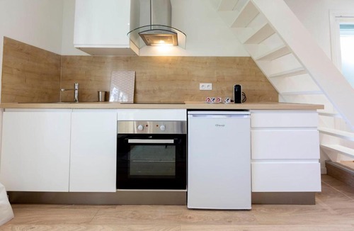 California - Pezou Apartment | Atypical tiny house of 40m2 looking over a garden in the center of Cannes