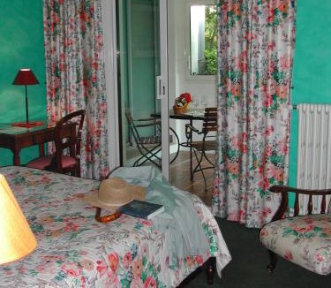 Peillon Hotel | Auberge De La Madone