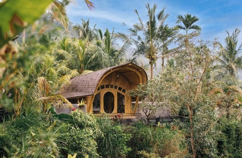Selat Villa | Aura Cendana Hill Sidemen by AGATA
