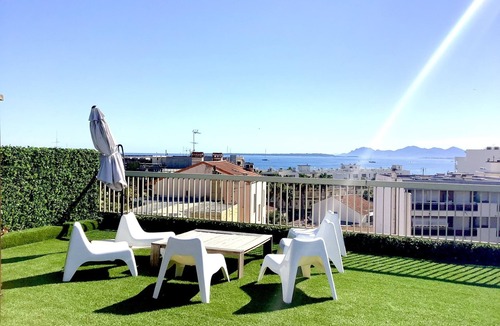 Juan-les-Pins Apartment | Available july august Juan pine forest beaches Penthouse sea view ROOFTOP Jacuzzi