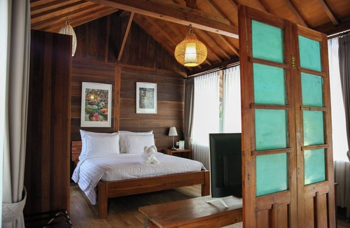 Labuhan Hotel | Avery Coconut Island Waterpark Resort