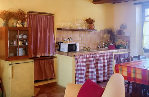 Castello di Tocchi Apartment | Awesome apartment in Monticiano